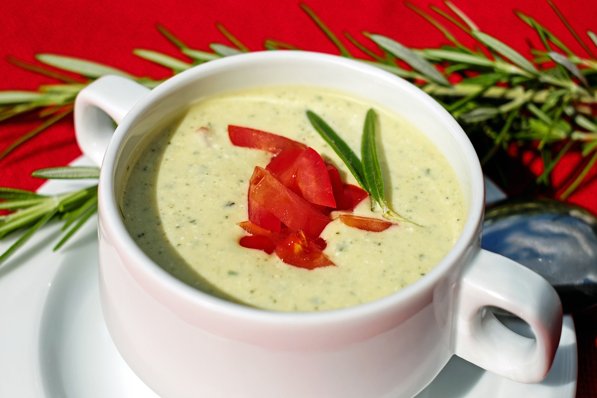 Einfache Zucchini-Suppe mit Fleischklößchen • Kochmania - Kostenlose ...