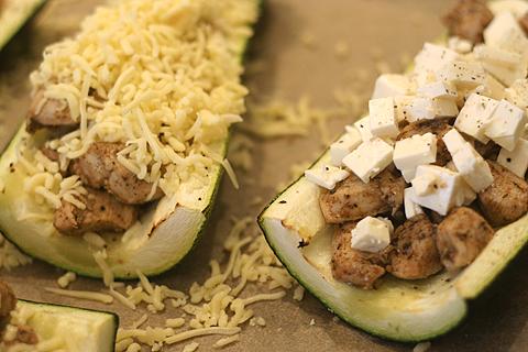 Gefüllte Zucchini in Gyros-Gewürz-Marinade