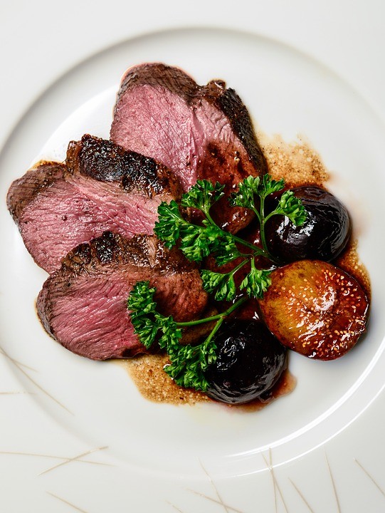 Knusprige Entenbrust klassisch mit Soße Rezept